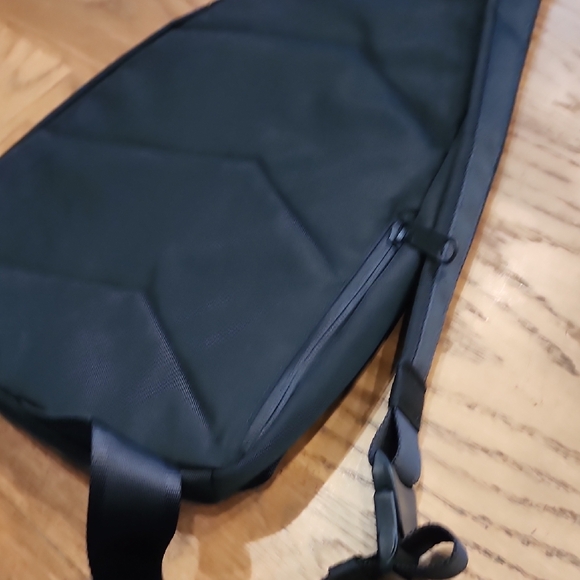 NEW VERA BRADLEY ReActive  Sleek Black Crossbody Bag with Durable Fabric - Picture 8 of 8